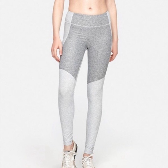 Outdoor Voices Pants - Outdoor Voices Women’s Size XS Warmup Leggings Dove Ash 3/4 Two Tone